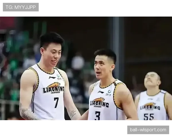 赵继伟训练完还蹲场边啃鸡胸肉,这自律谁顶得住啊 赵继伟训练完还蹲场边啃鸡胸肉,这自律谁顶得住啊